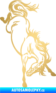 Samolepka Kůň 053 pravá výkop zadníma nohama zlatá metalíza