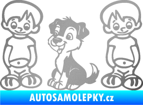 Samolepka Dítě v autě 103 levá dva kluci a pes stříbrná metalíza