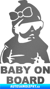 Samolepka Baby on board 001 pravá s textem miminko s brýlemi a s mašlí grafitová metalíza