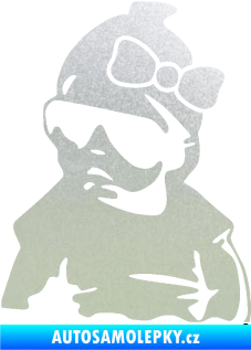 Samolepka Baby on board 001 levá miminko s brýlemi a s mašlí pískované sklo