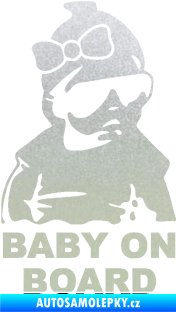 Samolepka Baby on board 001 pravá s textem miminko s brýlemi a s mašlí pískované sklo