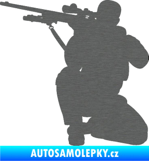 Samolepka Voják 010 levá sniper škrábaný titan