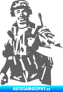 Samolepka Voják 014 levá škrábaný titan
