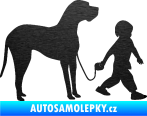 Samolepka Chlapec venčí psa pravá škrábaný kov černý