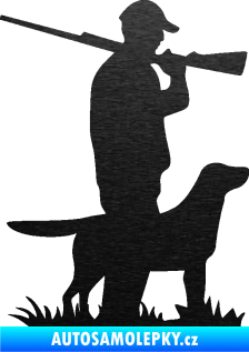 Samolepka Myslivec 005 pravá se psem na lovu škrábaný kov černý