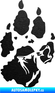 Samolepka Vlk 018 levá stopa s vlčím obrysem škrábaný kov černý