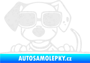 Samolepka Pes s brýlemi 101 levá v autě Ultra Metalic bílá