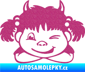Samolepka Dítě v autě 056 levá holčička čertice Ultra Metalic růžová