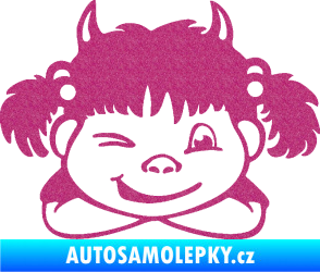 Samolepka Dítě v autě 056 pravá holčička čertice Ultra Metalic růžová