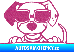Samolepka Pes s brýlemi 101 levá v autě Ultra Metalic růžová