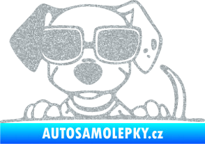 Samolepka Pes s brýlemi 101 levá v autě Ultra Metalic stříbrná metalíza