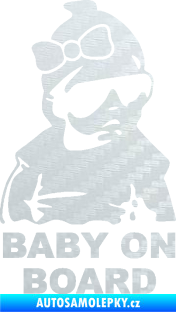 Samolepka Baby on board 001 pravá s textem miminko s brýlemi a s mašlí 3D karbon bílý