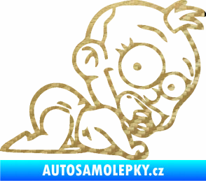 Samolepka Dítě v autě 067 pravá lezoucí miminko 3D karbon zlatý