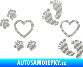 Samolepka Dítě v autě 079 levá nožičky a tlapky se srdíčkem 3D karbon stříbrný
