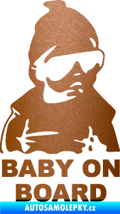 Samolepka Baby on board 002 pravá s textem miminko s brýlemi měděná metalíza