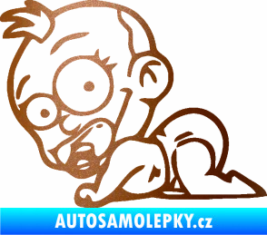Samolepka Dítě v autě 067 levá lezoucí miminko měděná metalíza