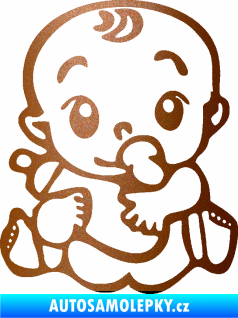 Samolepka Dítě v autě 069 levá mimčo s lahvičkou měděná metalíza