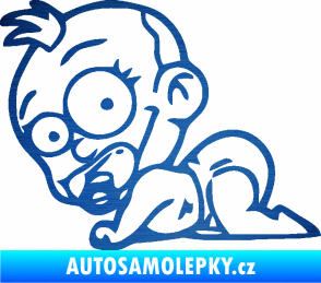 Samolepka Dítě v autě 067 levá lezoucí miminko škrábaný kov modrý