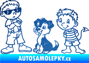 Samolepka Dítě v autě 104 levá dva kluci a pes škrábaný kov modrý