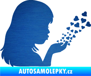 Samolepka Holčička se srdíčky pravá škrábaný kov modrý