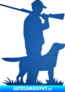 Samolepka Myslivec 005 pravá se psem na lovu škrábaný kov modrý