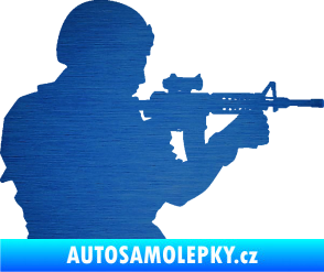 Samolepka Voják 005 pravá škrábaný kov modrý
