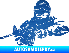Samolepka Voják 009 levá škrábaný kov modrý