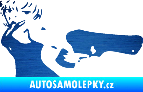 Samolepka Žena s pistolí pravá škrábaný kov modrý