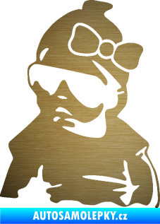 Samolepka Baby on board 001 levá miminko s brýlemi a s mašlí škrábaný kov zlatý