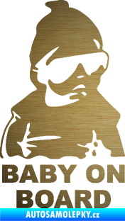 Samolepka Baby on board 002 pravá s textem miminko s brýlemi škrábaný kov zlatý