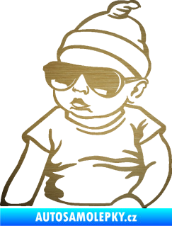 Samolepka Baby on board 003 levá miminko s brýlemi škrábaný kov zlatý