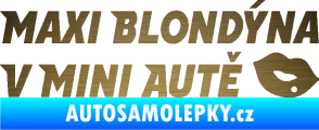 Samolepka Maxi blondýna v mini autě nápis s pusou škrábaný kov zlatý
