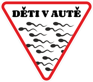 Barevné děti v autě 001 hodně dětí